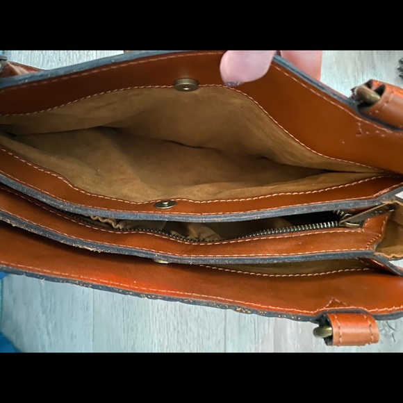 DESIGNED BY PATRICIA NASH!!! Like New. Rienzo Satchel Purse, 100%leather - Picture 5 of 10